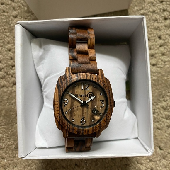 EARTH Wood Watch NIB - Picture 2 of 6